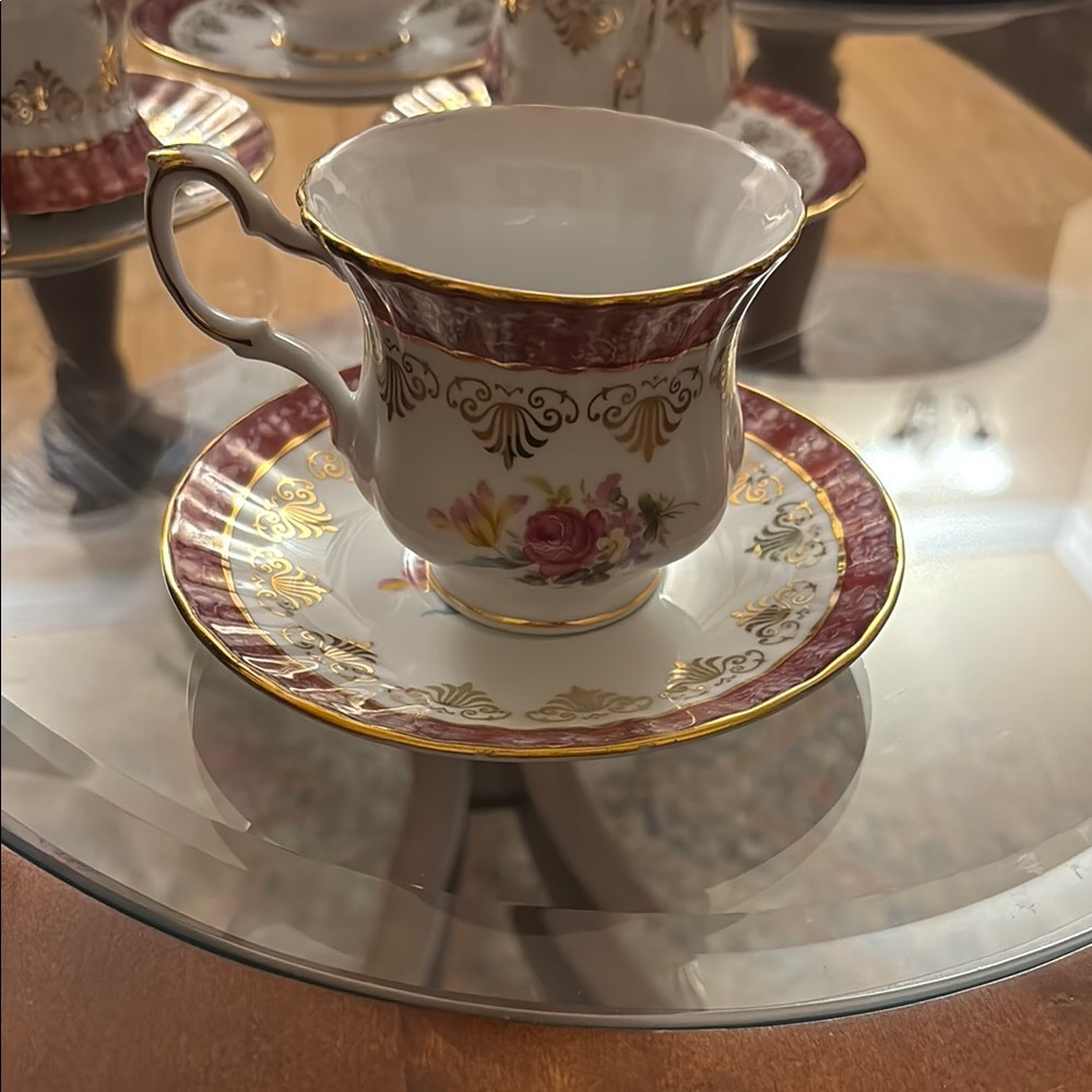 White and Gold Mug Set with Elegant Design